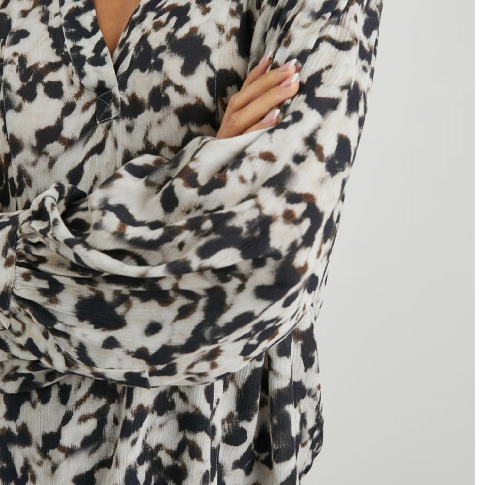 Rails Fable Top In Blurred Cheetah Size Medium - image 6